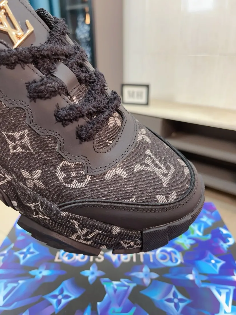 Men's men's shoes 💰580🌸🌸 LV style is novel and fashionable, the upper is made of imported cowhide + LV special materials! Super trendy design! It’s eye-catching! The leather is soft, delicate, shiny and translucent, showing the ultimate in pure handcraftsmanship, and the mesh is soft, comfortable and breathable! Size: 39-44 (38 45 customized)